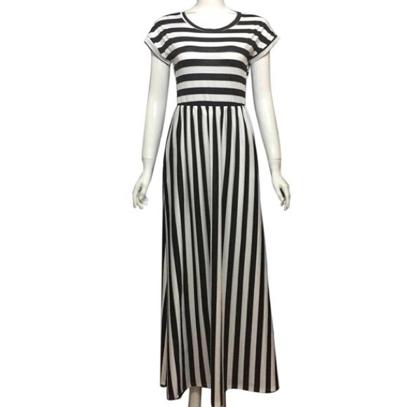 ‼️Sale‼️Black and White Striped Maxi Dress - Picture 4 of 5